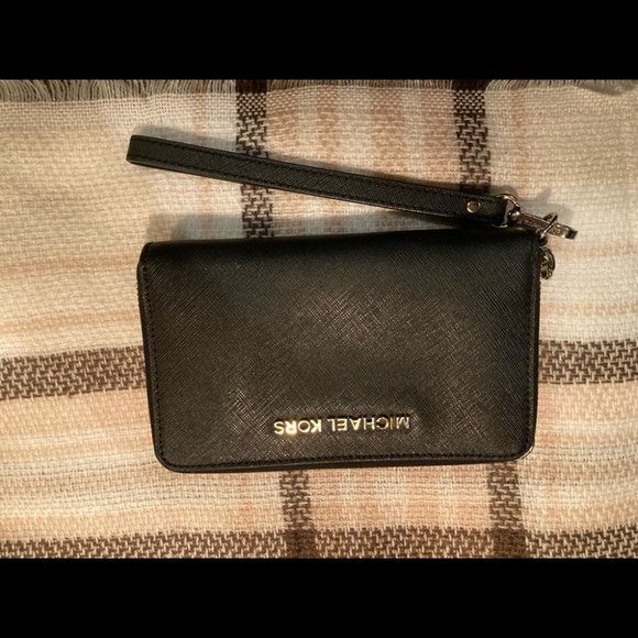 Michael Kors Handbags - MICHAEL KORS Wristlet Seffiano  Leather Wallet Black Zipper